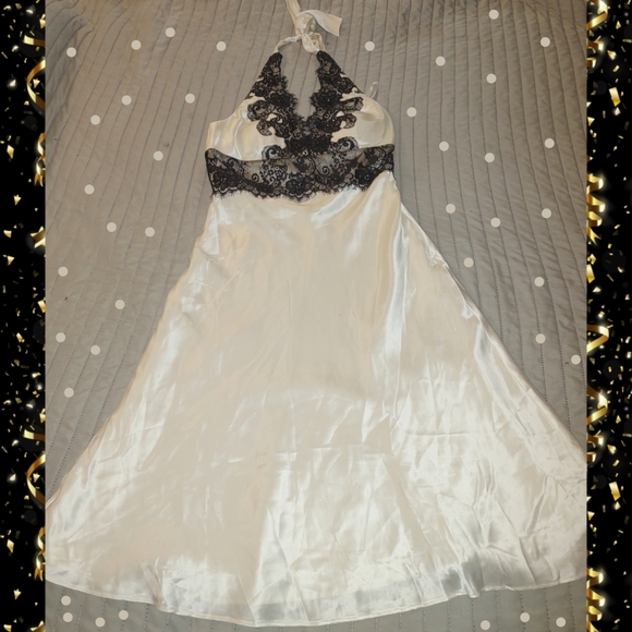 Super cute WHBM satin dress - Picture 3 of 3